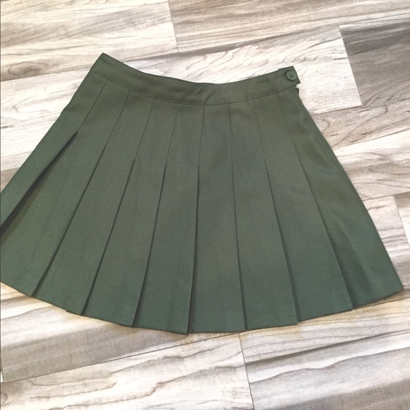 💗NWOT School Girl Khaki Green Pleated Mini Skirt by F21 in Size S - Picture 2 of 7